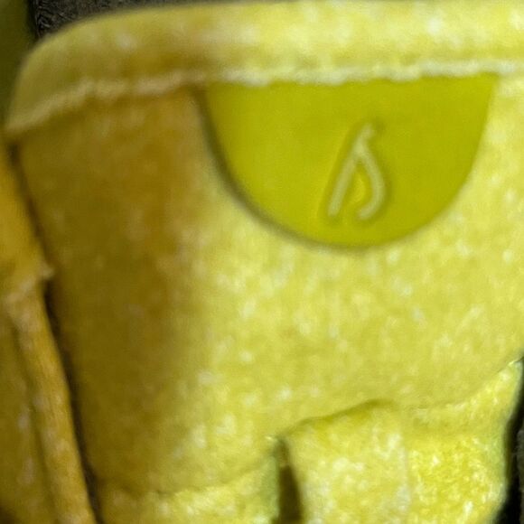 Allbirds Women's Wool Runner Mizzles Yellow (Elephant grass). - Picture 3 of 8